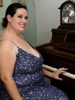 horny big sophie playing the piano