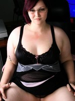 bbw milla monroe posing with glasses
