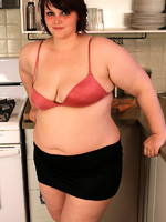 horny bbw milla monroe playing in kitchen